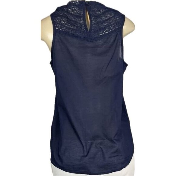 Gap M Navy Lace Front Keyhole Button Back Curved Hem Cotton Sleeveless Blouse - Picture 4 of 5